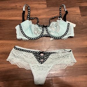 Victoria’s Secret Dream Angels Bra Panty Set